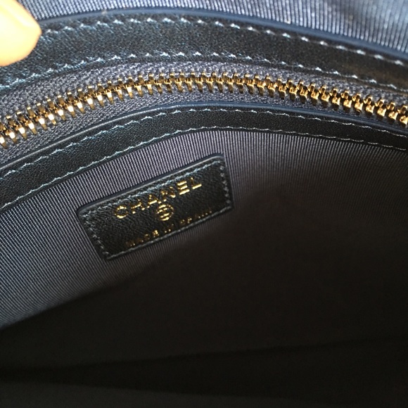 Brand new Chanel pouch clutch navy gold - Picture 7 of 8